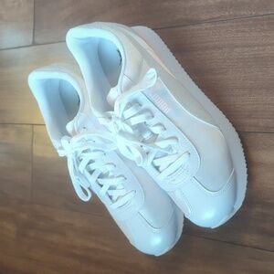 Women's Puma shoes